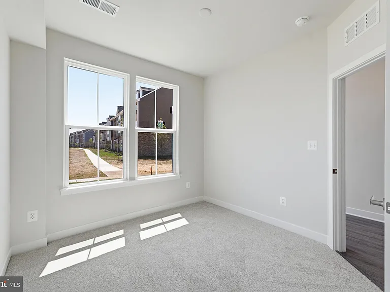 16130 Hyde Park Pl — Photo 21