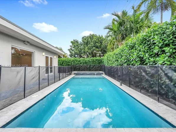 10330 SW 51st St, Miami, FL 33165