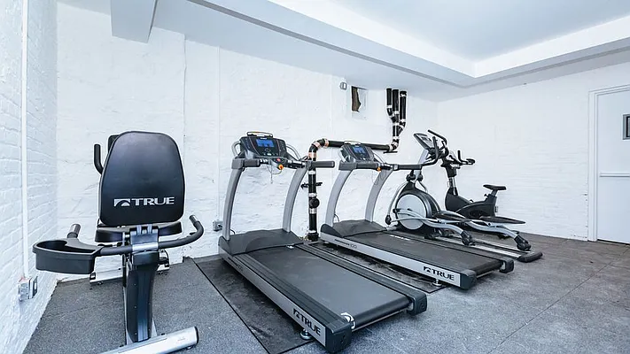 Rented by Nooklyn NYC LLC | media 29