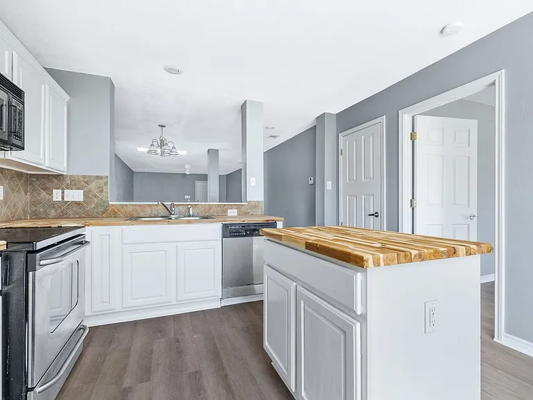805 N Main St #104 — Photo 13