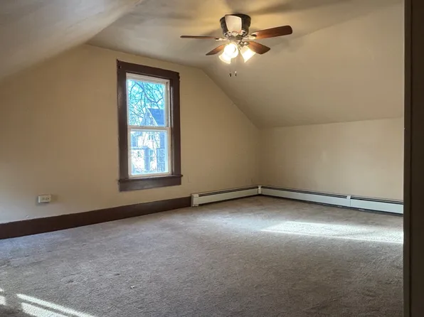 442 2nd St, Hartford, WI 53027