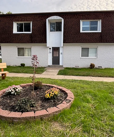 2734 Center St #D — Photo 1