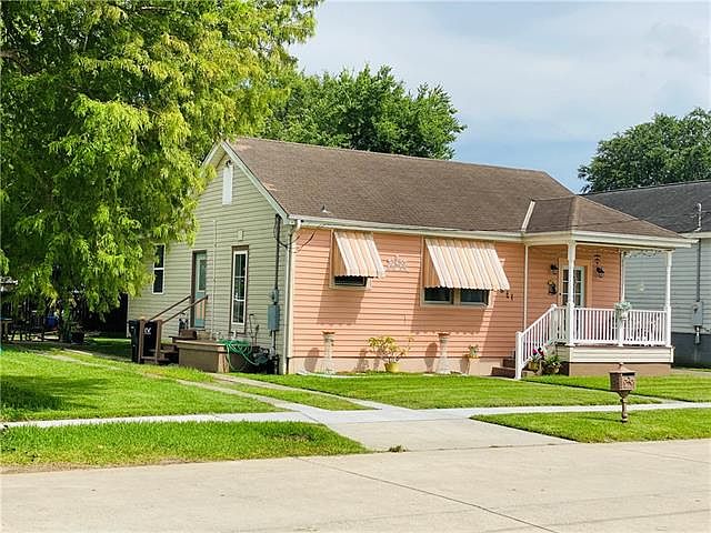 1st image of 821 Lebeau St
