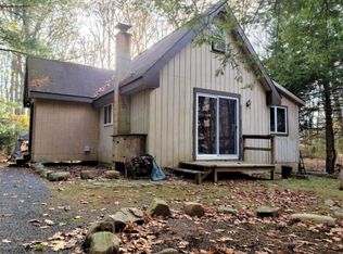 5306 Hummingbird Dr, Pocono Summit, PA 18346