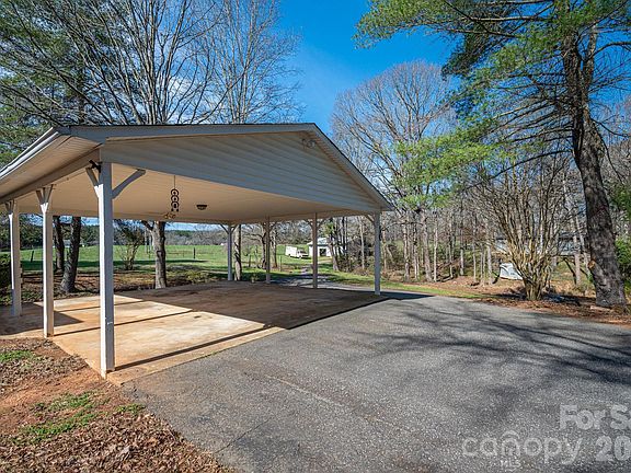 4th image of 221 Lee Black Rd
