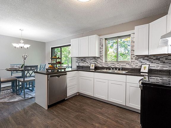5th image of 126 Belleview Dr SE