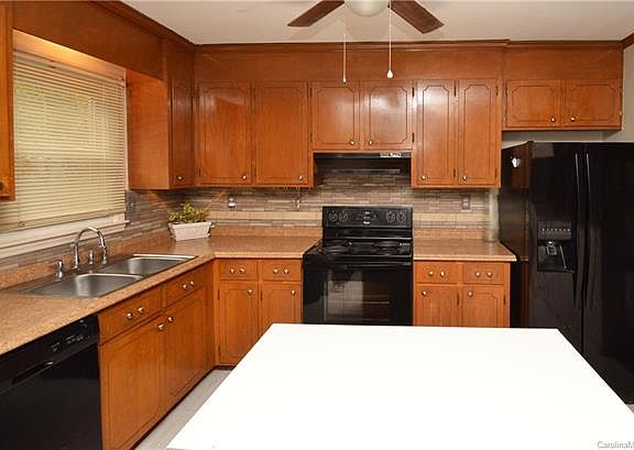 5th image of 2632 Clover Hill Ln