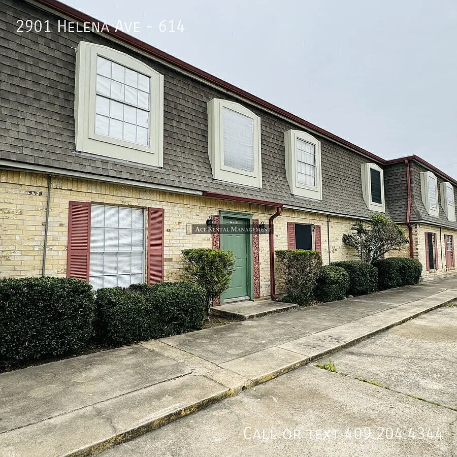 Welcome to your new 2 Bedroom Townhome located at Maison Helena Townhomes. — Photo 1