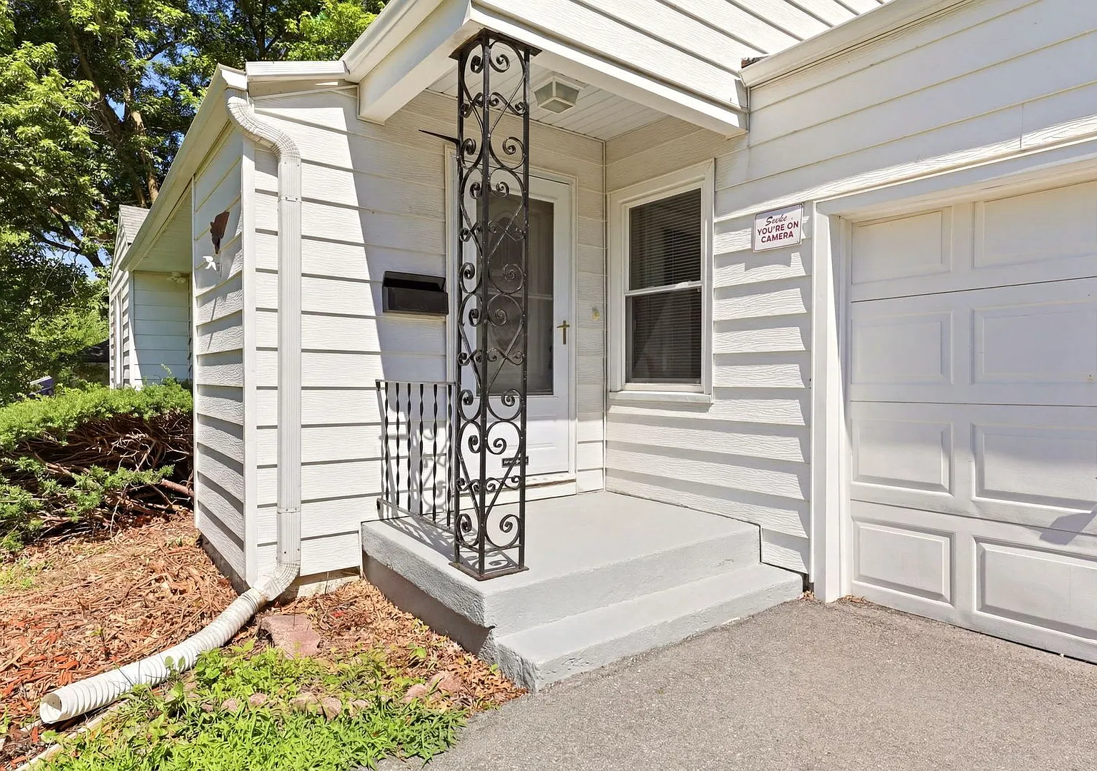 Fully Renovated 4 bed 2.5 bath Home — Photo 3