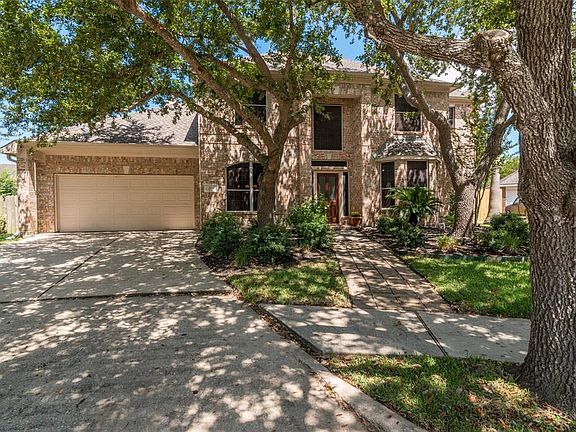 3rd image of 208 Mariner Cove Ct