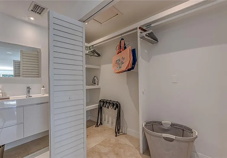 1800 SE Admirals Way — Photo 29