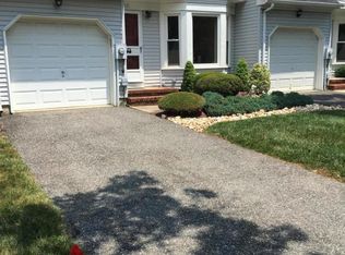 52 Carriage Ln, Englishtown, NJ 07726