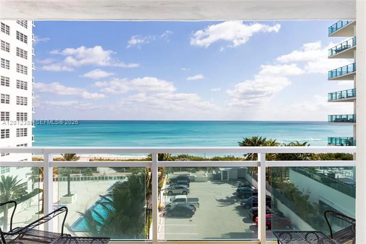 Building Photo - 6917 Collins Ave #715