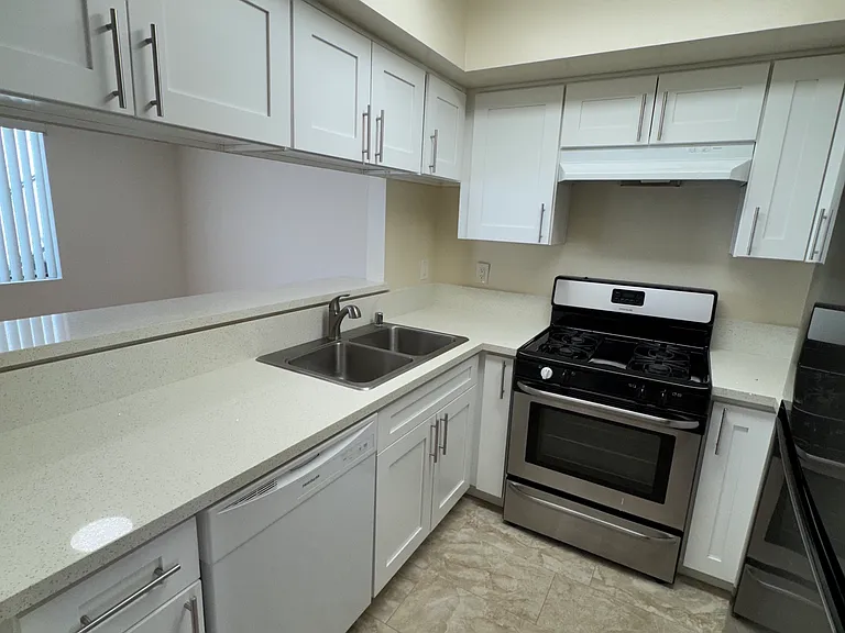 1122 Linden Ave #3 — Photo 7