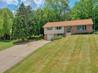 667 Brandt Ct, Pewaukee, WI 53072