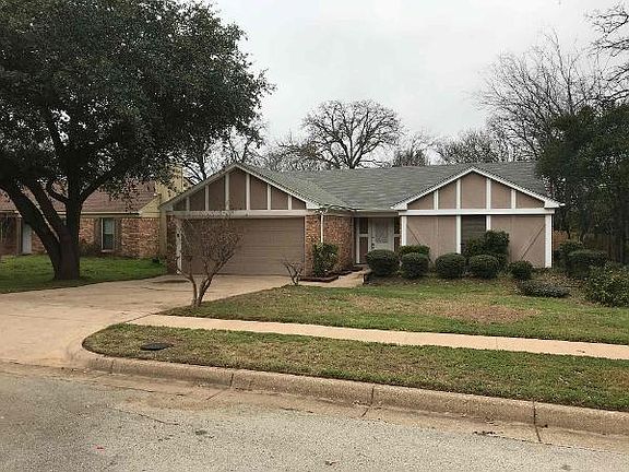 2nd image of 413 Thorn Wood Dr
