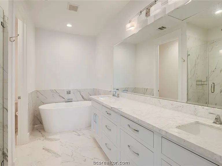 210 Tarrow St — Photo 17