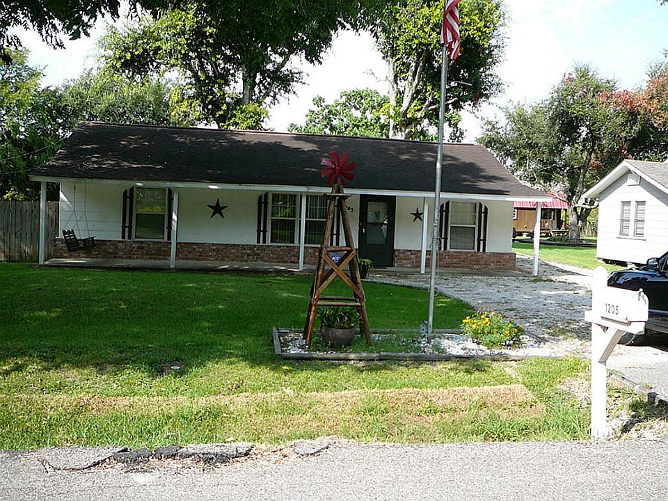 1st image of 1205 Windy Ln