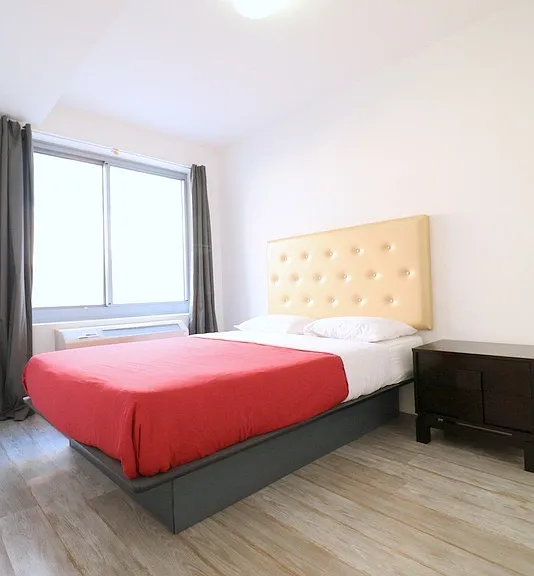 521 W 48th St #2D — Photo 8