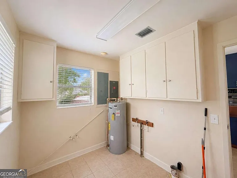 504 Bowen St — Photo 28