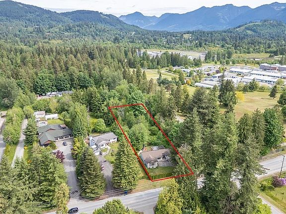 3rd image of 33581 Dewdney Trunk Rd