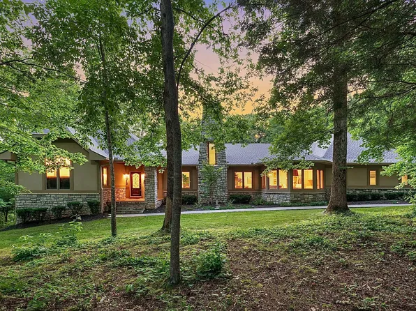 1003 Champion Hills Dr, Kingston Springs, TN 37082