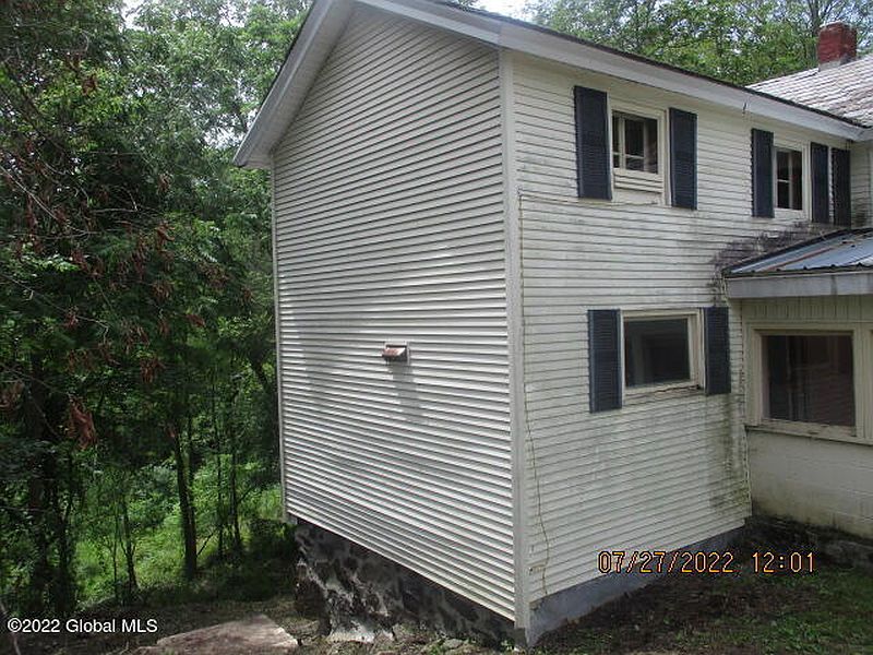 3rd image of 4 E Rock Avenue
