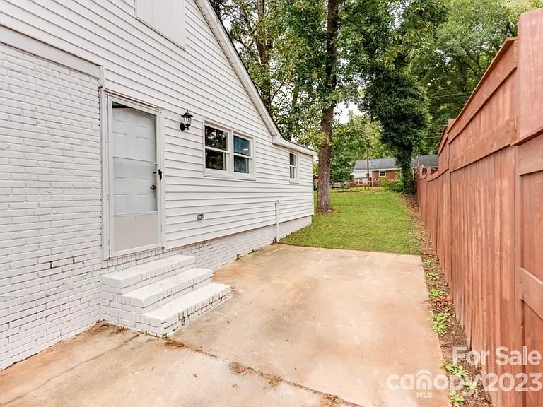 3339 Sargeant Dr — Photo 24