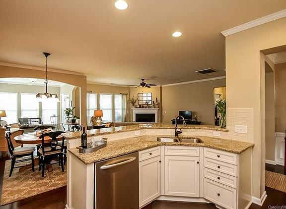 3rd image of 2027 Kennedy Dr