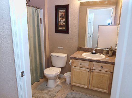 TR2C813-Bathroom-Ensuite