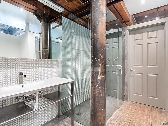 3rd image of 6533 E Jefferson Ave #1-LL03-1