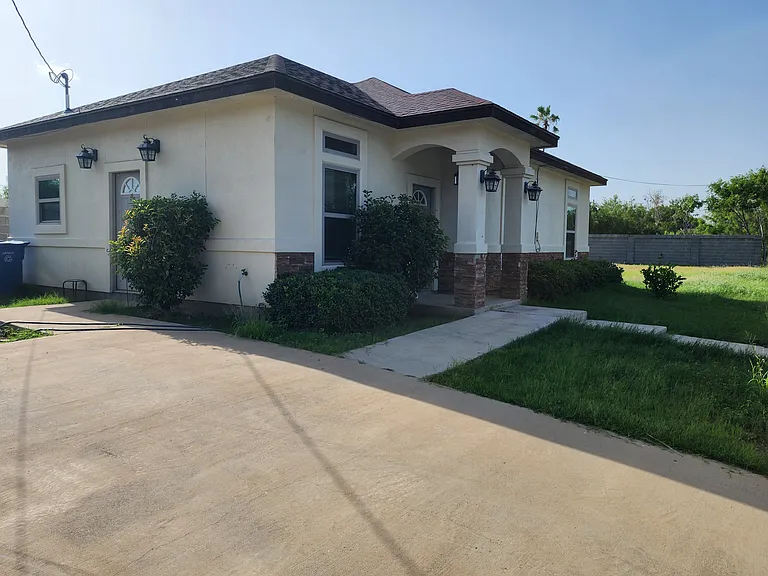 712 N Malinche Ave — Photo 2