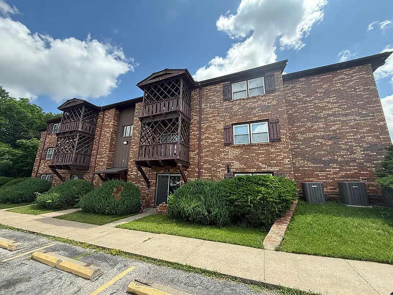 744 S Cedar St — Photo 1