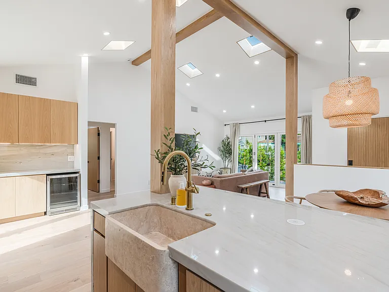 8417 Holy Cross Pl — Photo 12