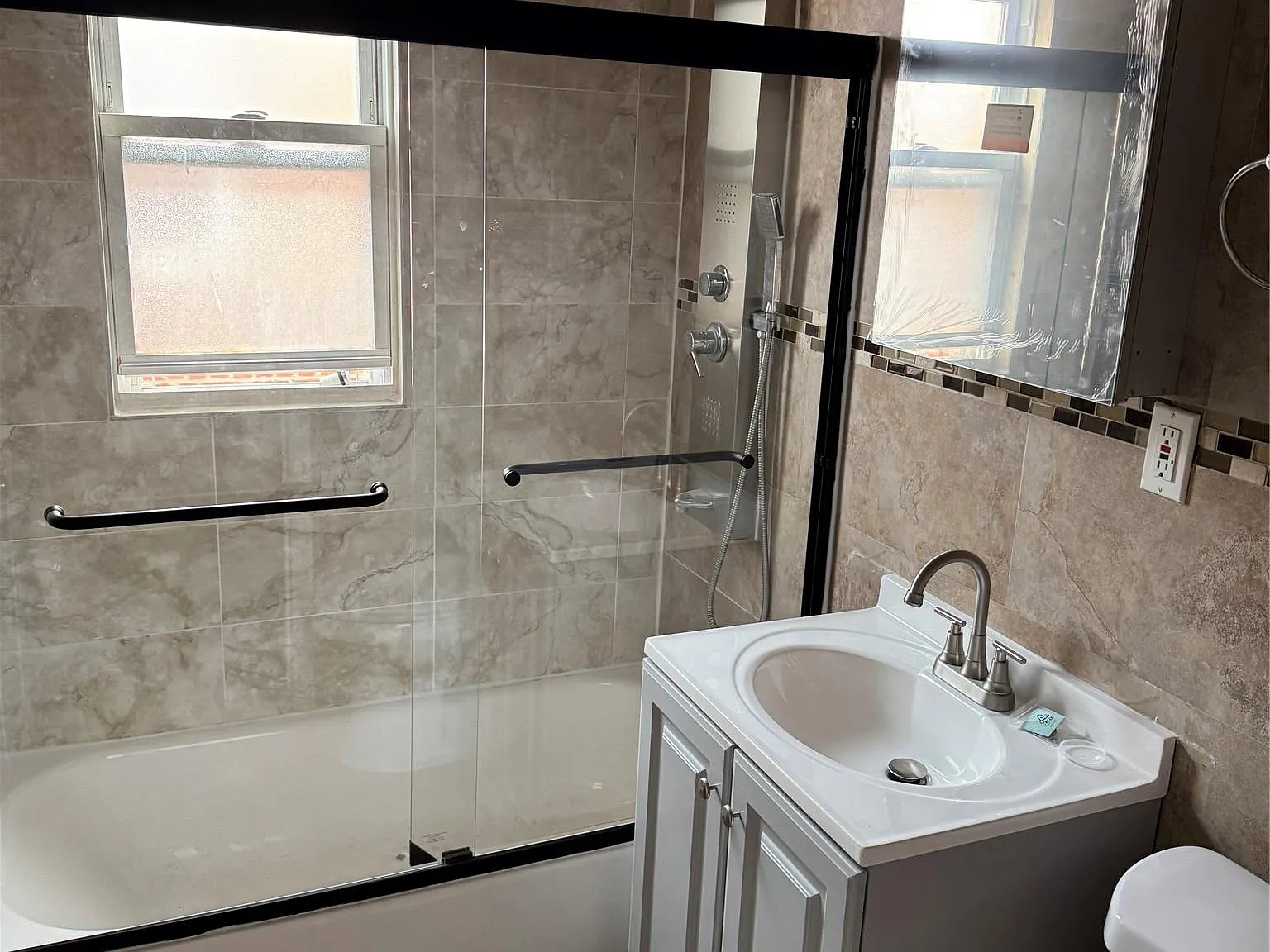 2 bed, 1.0 bath, 1848 sqft, $2,500 — Photo 3