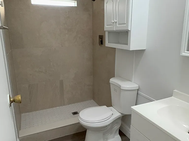 1051 Hawthorn St — Photo 36