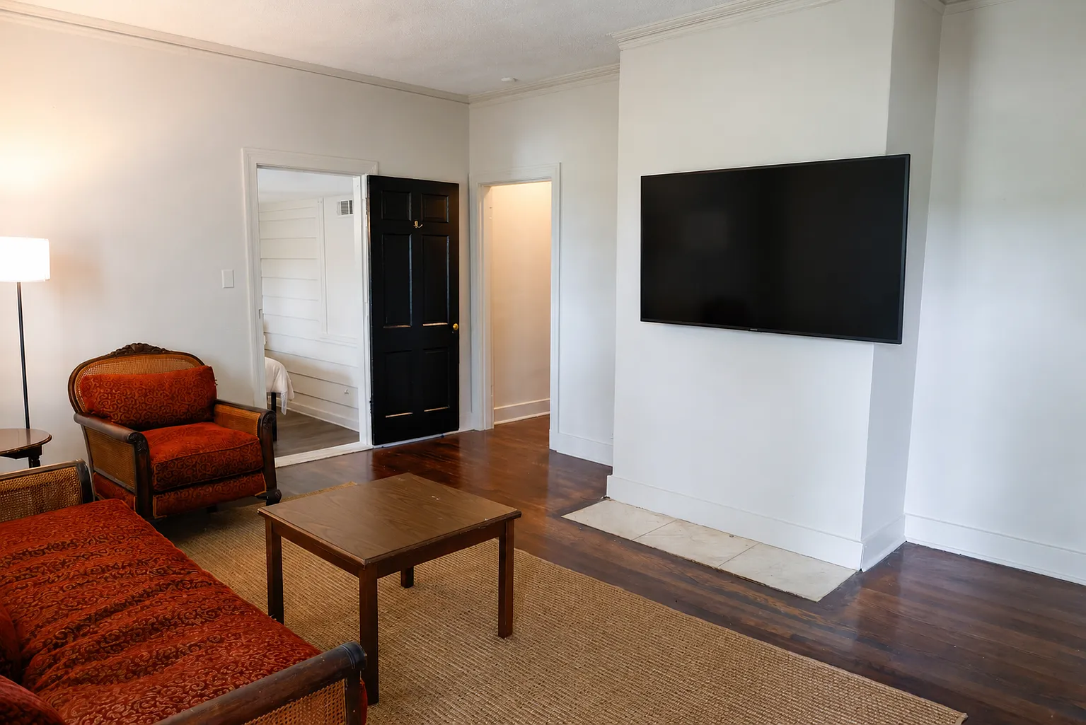 3 bed, 1200 sqft, $2,500 — Photo 2