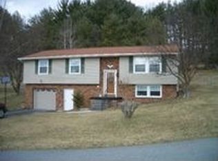 Acres Grn, Princeton, WV 24739