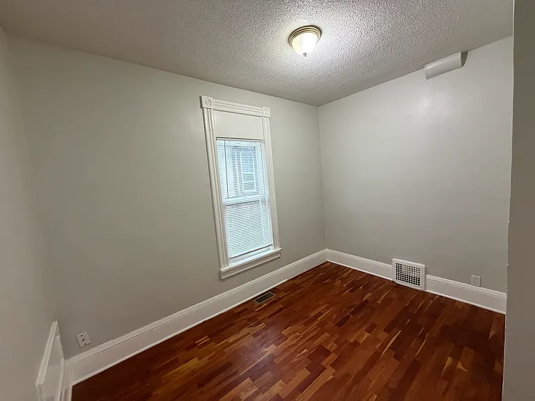 3023 Queen Ave N #1 — Photo 11