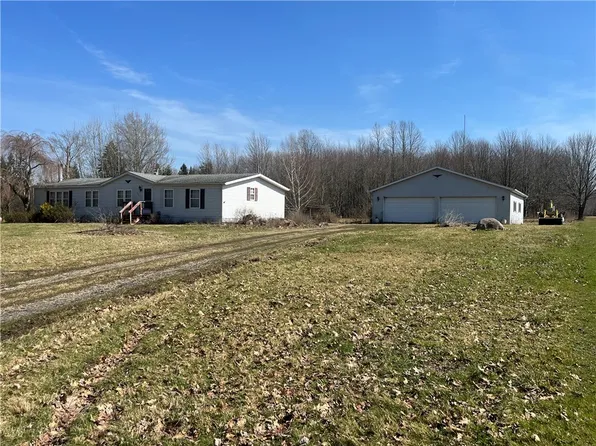 9611 Mohawk Rd, Girard, PA 16417