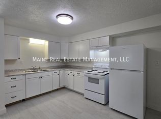 16 Hillside Ln APT 5, Lewiston, ME 04240