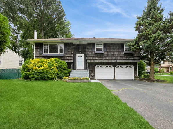 180 Hunter Avenue, North Babylon, NY 11703