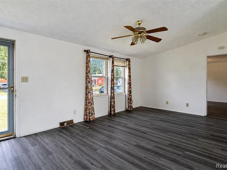 15060 Michael St — Photo 27