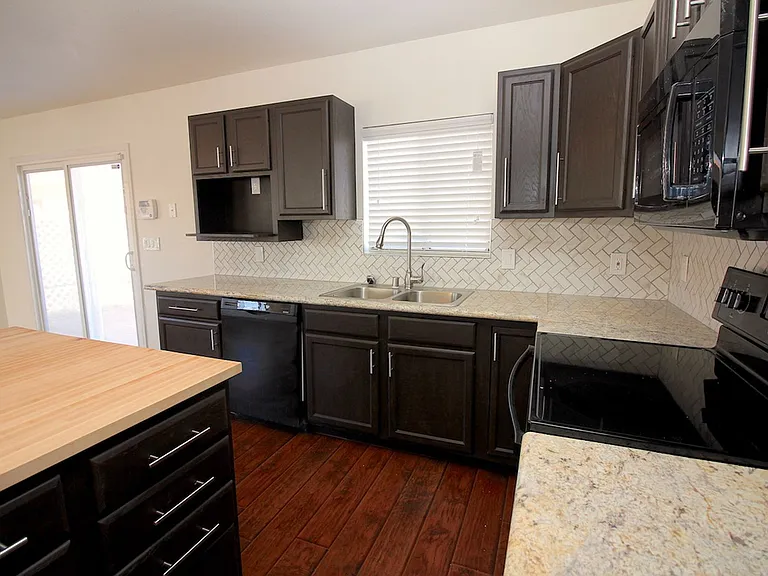 102 Copper St — Photo 35