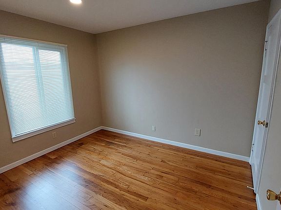 5th image of 2495 42nd Ave