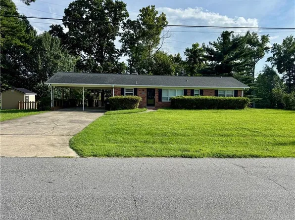 2205 Plainview Dr, High Point, NC 27265