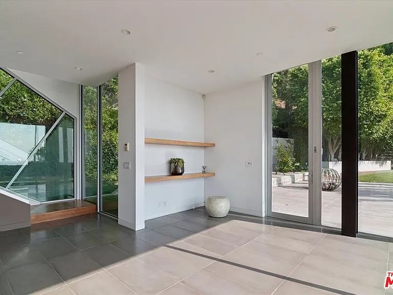 1232 Sunset Plaza Dr — Photo 40