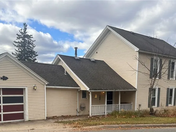 66 Canada St, Holland, NY 14080