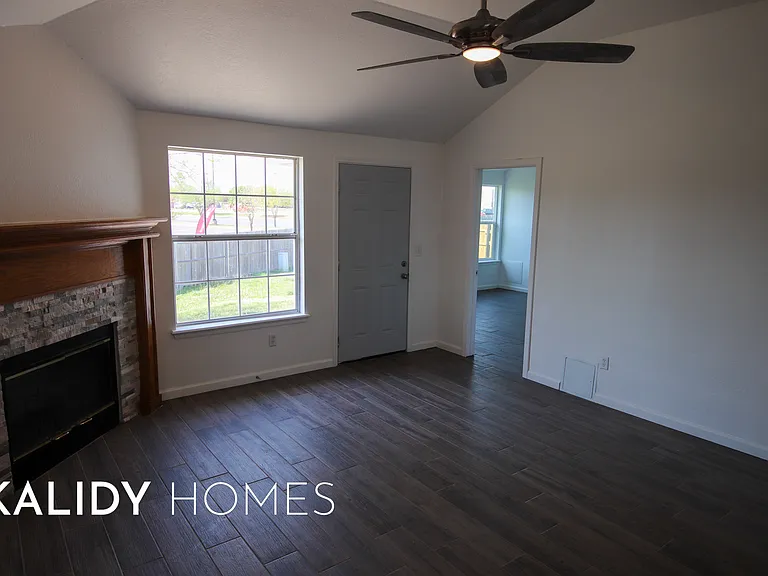 1400 Buena Vista Cir — Photo 27