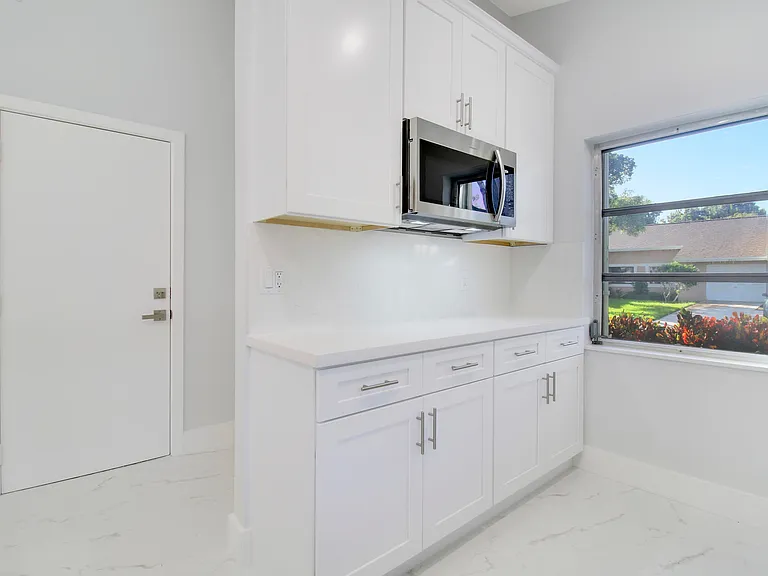 8055 Sweetbriar Way — Photo 6